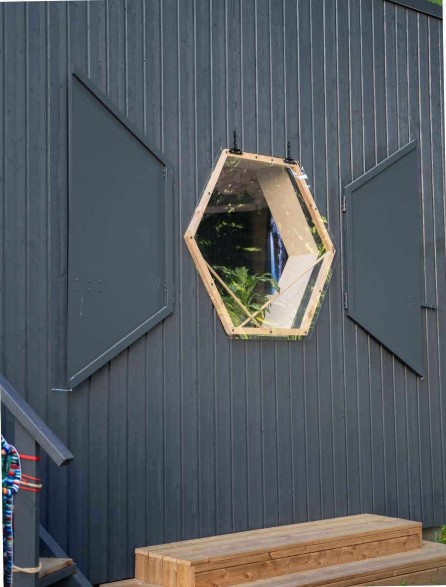 Linseed Oil Stain Antracite PM-1 EXTERIOR OF “ŠUUNA” BEE HOUSE