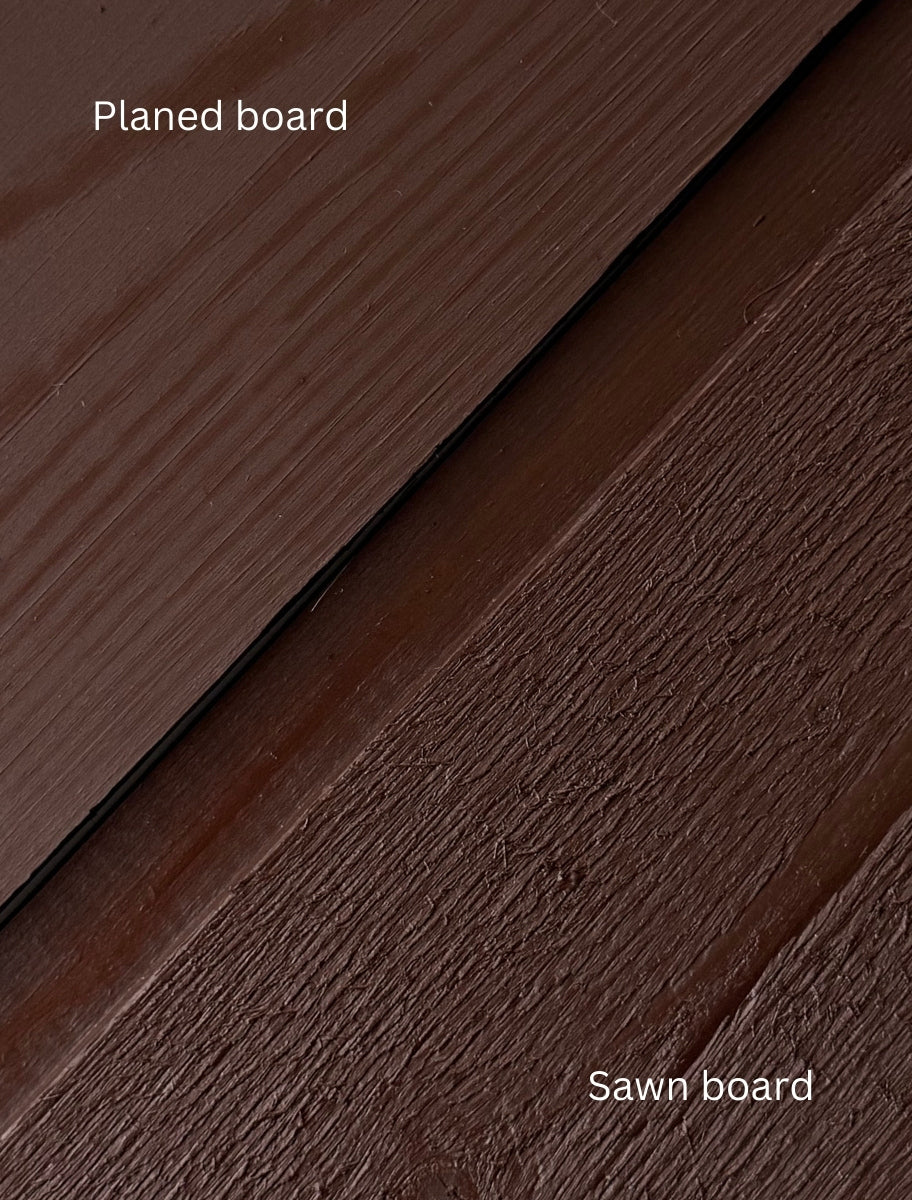 Comparison of planed board and sawn board painted with PainEco Linseed Oil Paint Elk shade.