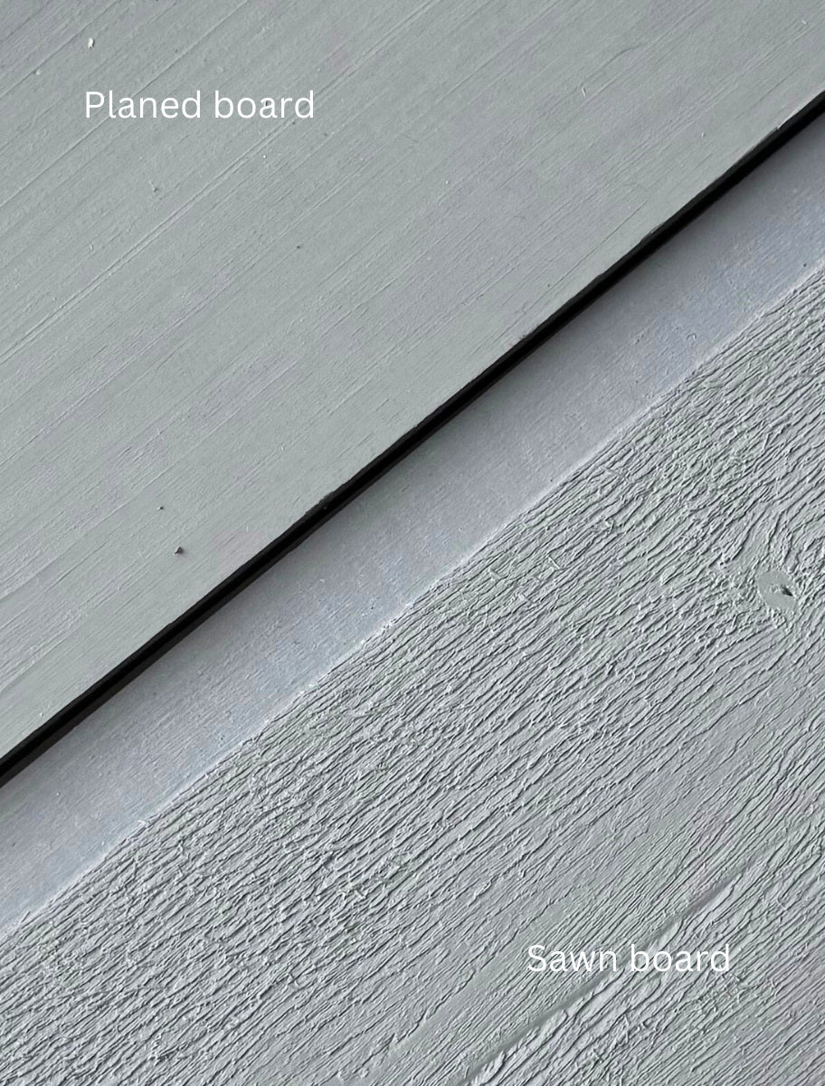 Comparison of planed board and sawn board painted with PainEco Linseed Oil Paint Goose shade.